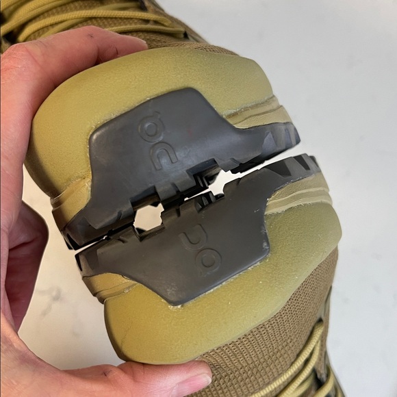 On Running Cloudwander Waterproof Hunter Safari Mens Size 9.5 Worn a Few Times - Picture 5 of 17